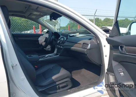 2019 Honda Accord Hybrid Touring z USA, uszkodzony, nr VIN 1HGCV3F98KA001286